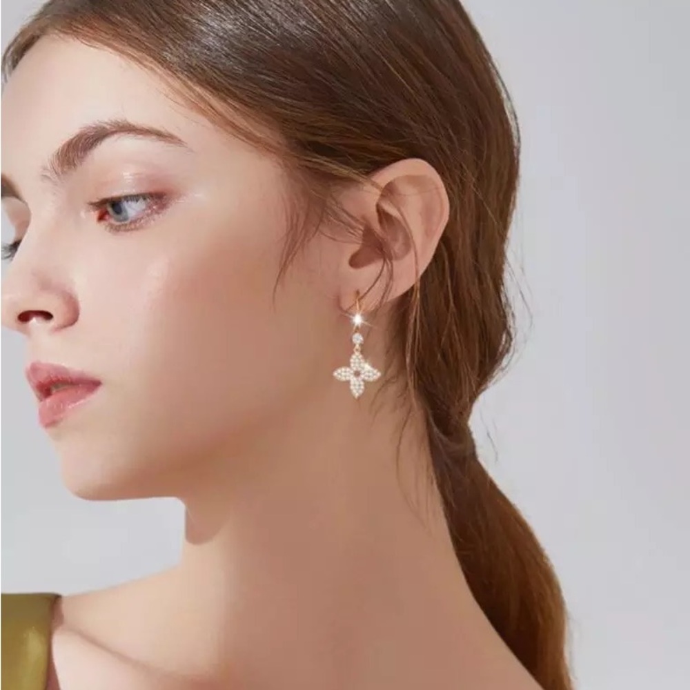Special deal 🍀☘️New Trendy Gold Color Four-leaf Clover - Picture 3 of 5